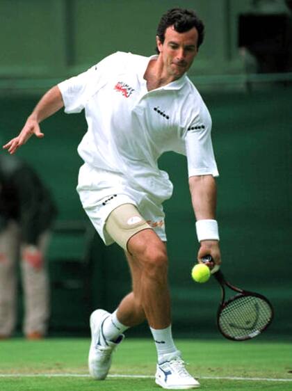Frana en el césped; el zurdo jugó la final de dobles de Wimbledon en 1991 junto al mexicano Leo Lavalle.