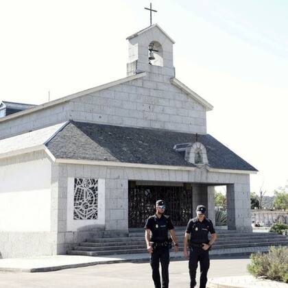 Está previsto que los restos de Franco sean albergados en esta capilla en el cementerio de El Pardo, en Madrid