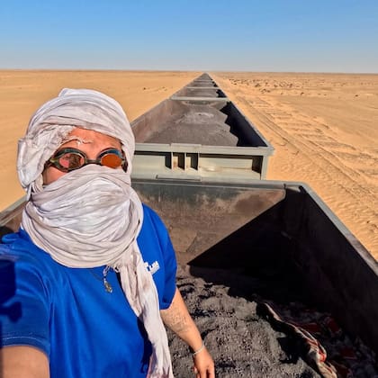 Franca en el desierto de Mauritania (Foto: @dementeconmochila)