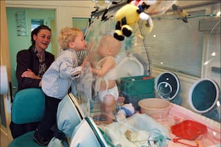 Nacen sin sistema inmune y un pronóstico letal, pero una terapia génica les da ahora esperanzas