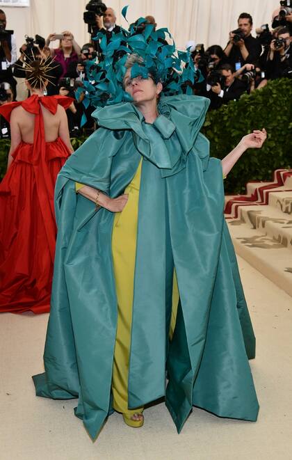 Frances McDormand la última ganadora del Oscar a Mejor Actriz en su look extravagante de Valentino
