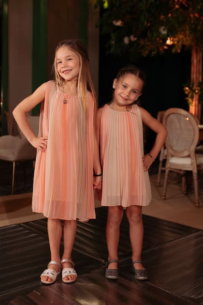 Francesca y Valentina Simeone disfrutaron del festejo familiar y se quedaron bailando hasta las dos de la mañana.