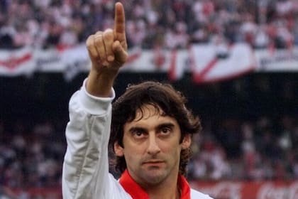 Francescoli en su última etapa como jugador, en 1998