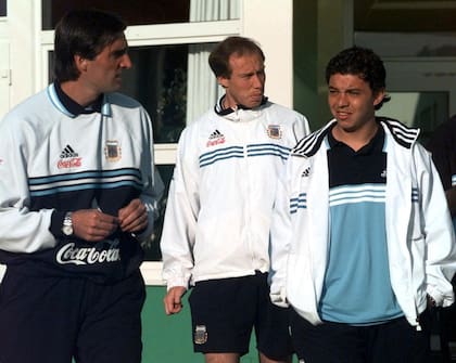 Francia '98, Sensini entre la 'Bruja' Berti y Marcelo Gallardo en la selección de Passarella; "Es mucho más que el técnico de River", analiza el exdefensor