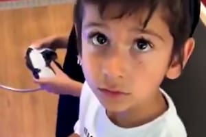 El video de agresiones y amenazas a un niño judío en un aeropuerto de París que desató una investigación