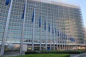 Francia amenaza con medidas "unilaterales" si su sector agropecuario peligra por acuerdo UE-Mercosur