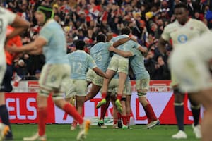 Electrizante: Francia sufría en su casa contra Inglaterra, acertó un penal en la última jugada y logró el Seis Naciones