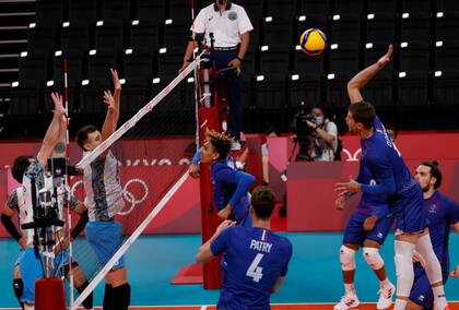 Francia le ganó a la Argentina el primer set 25-22
