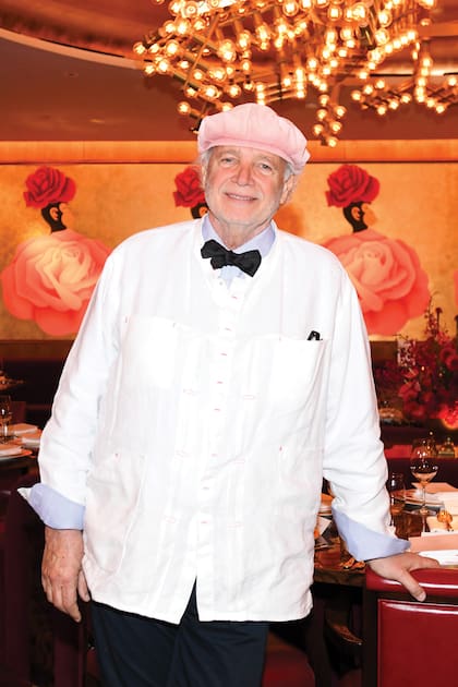 Francis Mallmann está al frente de La Boca, un
restaurante que, en pleno NY, le hace honor al barrio porteño; sus paredes, además, están decoradas con obras del artista santafesino Edgardo Giménez. El chef sorprendió a los invitados con cordero patagónico y sus legendarias papas escrachadas