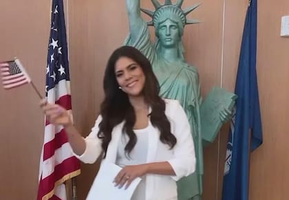 Francisca, presentadora de Despierta América, celebra la obtención de la ciudadanía estadounidense.
