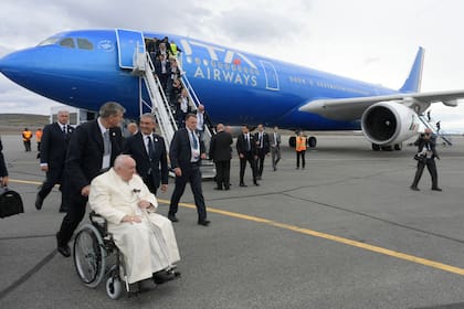 Francisco a su llegada al Aeropuerto Internacional de Iqaluit