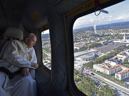 Francisco, ayer, en el sobrevuelo al santuario de Fátima