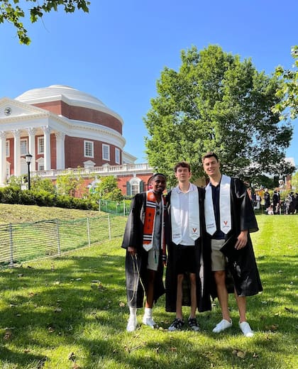 Francisco Cáffaro hizo un Bachelor of arts en comercio y cultura global y español, en la Universidad de Virginia