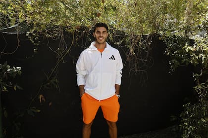 Francisco Cerúndolo, distendido, antes de entrar en la cancha