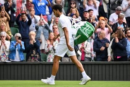 Francisco Cerúndolo se fue ovacionado tras el partido ante Nadal en el court central de Wimbledon. 