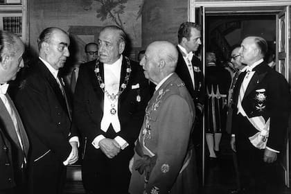 Francisco Franco y Héctor Cámpora en un encuentro en Madrid, en junio de 1973, pocos días antes de que Juan Domingo Perón regresara para siempre a la Argentina desde su exilio español