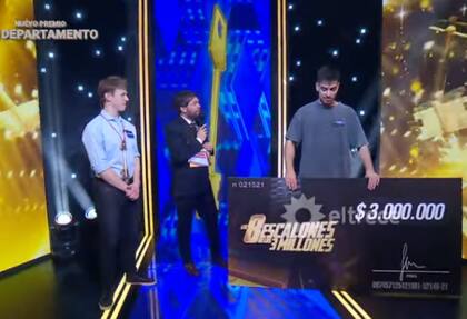Francisco ganó la llave para competir por el departamento y Tomás el cheque por los $3.000.000 (Foto: Captura eltrece)