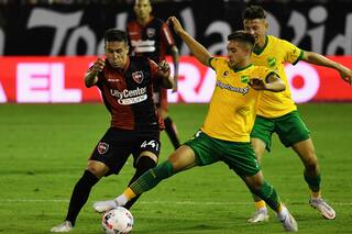 Javier Sanguinetti se presentó como DT de Newell's con una victoria ante Defensa por 1-0