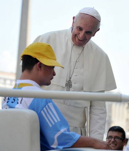Francisco invitó al adolescente al papamóvil