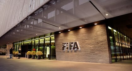 Francisco López Romera asegura que no tiene ningún miedo de enfrentar a una entidad tan grande como la FIFA: "Quien no tiene nada más que la vida, no le teme a nada ni nadie" (Walter Bieri/Keystone vía AP, archivo)