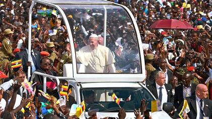 Francisco recorrió ayer Kampala