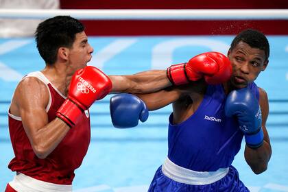 Francisco Verón perdió por una mínima diferencia contra el dominicano Euri Cedeno Martínez: sacó un punto más que su rival en las suma de las calificaciones de los cinco jueces, pero tres de ellos vieron ganador al centroamericano.