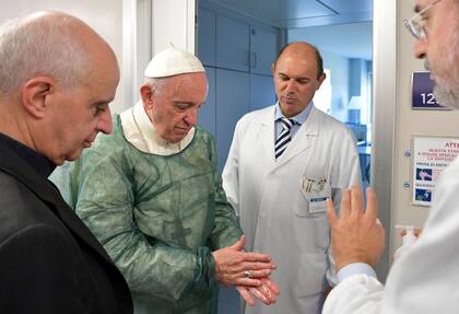 Francisco visitó un centro de rehabilitación neurológica en Roma