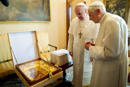 En la última visita, Benedicto XVI y el papa Francisco dialogaron sobre el futuro de la Iglesia