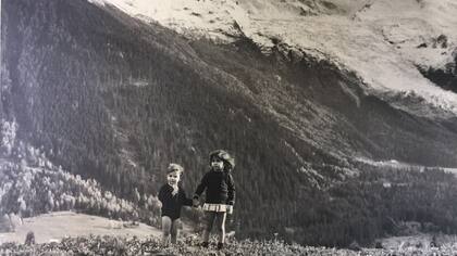 Francisco y su hermana en los Alpes suizos