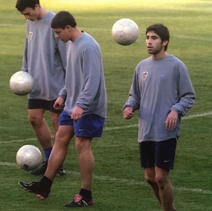 Franco Cángele en Boca, junto a un joven Battaglia, durante un entrenamiento
