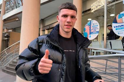 Franco Carboni pasó la revisación médica y se incorpora en préstamo; el hermano de Valentín, que está disputando la Copa América, juega como lateral izquierdo.