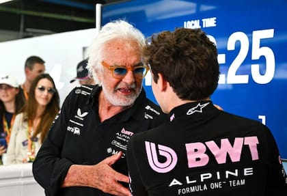 Franco Colapinto, con el director ejecutivo de Alpine, Flavio Briatore