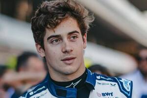 Franco Colapinto disfrutó de unos días de relax en un yate junto a sus amigos