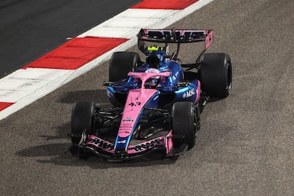 Franco Colapinto, durante los ensayos de pretemporada con su Alpine en Bahréin
