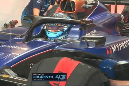 Franco Colapinto espera su turno para salir a la pista en la práctica libre del Gran Premio de Qatar