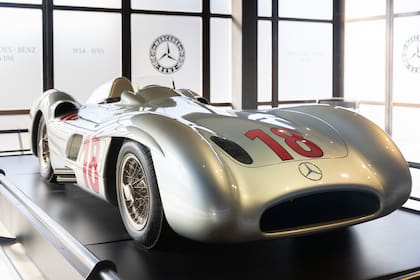 Franco Colapinto girará en la exhibición con Flecha de Plata, el emblemático auto de Juan Manuel Fangio
