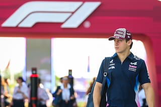 Un crucero para presentar el modelo A526 y la sonrisa de Colapinto, que cortará una racha de 25 años en la Fórmula 1