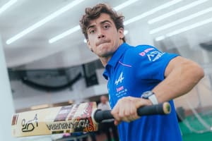 Franco Colapinto se animó a jugar al cricket en Australia, pero nada salió como esperaba