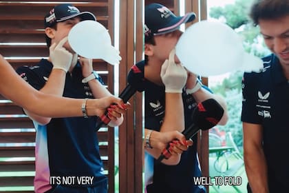 Franco Colapinto le hizo bromas a su compañero Pierre Gasly mientras realizaban una clase de cocina (Foto: Captura de video / Instagram @alpinef1team)