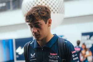 Franco Colapinto llegó este jueves al circuito de Marina Bay en Singapur