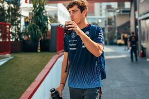 Franco Colapinto mostró su termo "tuneado" y despertó la pasión de sus seguidores