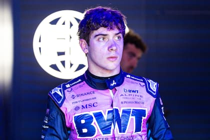 Franco Colapinto peleó en los último tramos de la carrera con Lance Stroll, de Aston Martin