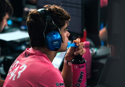 Franco Colapinto, pensativo... El argentino sabe que tiene muchos escollos por delante, empezando por su propio auto