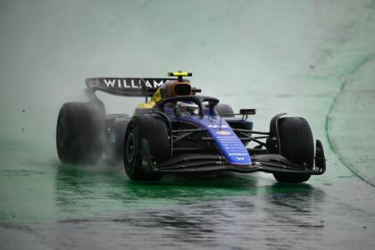 Franco Colapinto protagoniza una salida de pista: la lluvia incomodó durante el fin de semana al piloto argentino y también a estrellas del nivel de Lewis Hamilton (Mercedes) y Fernando Alonso (Aston Martin)