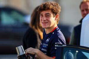 Franco Colapinto quedó sorprendido al ver una milanesa con la forma de su cara