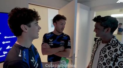 Franco Colapinto, su compañero Pierre Gasly y un periodista de la Fórmula 1 recorrieron la habitación del joven piloto