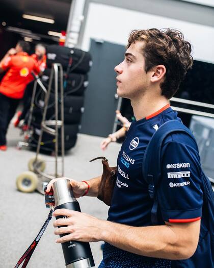 Franco Colapinto tiene el logo de Leo Messi en su termo de mate (Foto: Instagram @williamsracing)