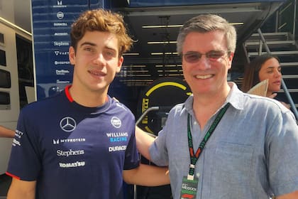Franco Colapinto y César Carman tiempo atrás en los boxes de Monza
