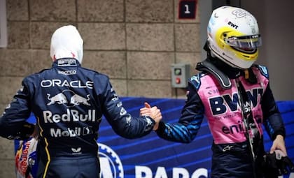 Franco Colapinto y Max Verstappen se saludaron tras el cierre de la carrera de Las Vegas