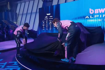 Franco Colapinto y Pierre Gasly fueron los encargados de mostrar el nuevo monoplaza de Alpine